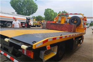 龙港附近拖车电话号码服务